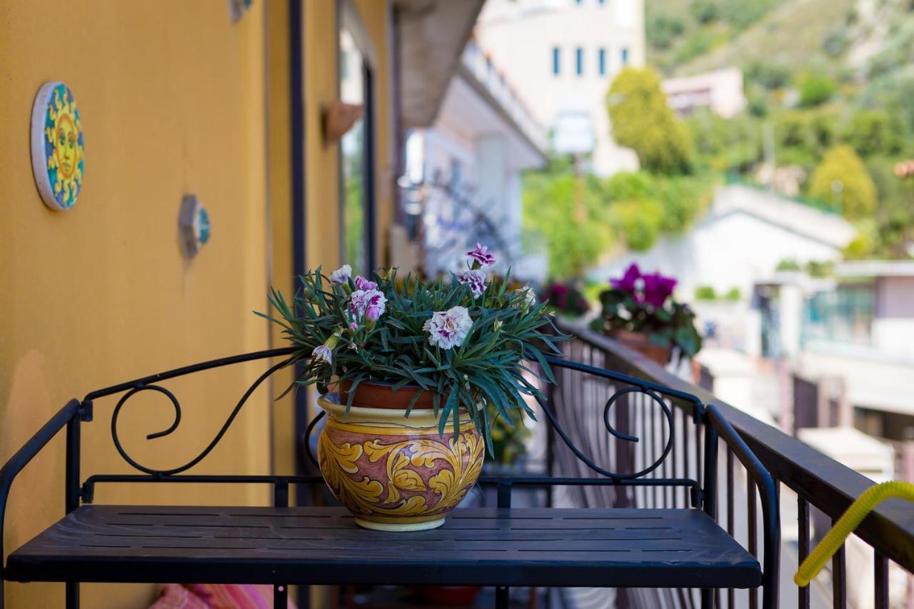 تاورمينا B&B La Casa Gialla المظهر الخارجي الصورة