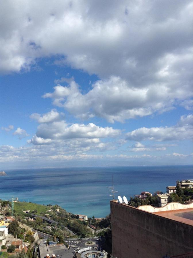 تاورمينا B&B La Casa Gialla المظهر الخارجي الصورة