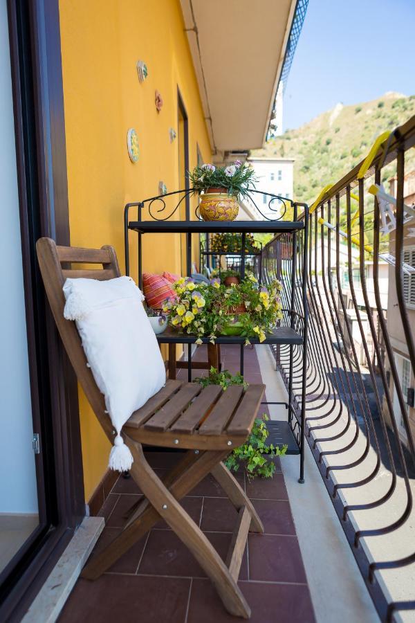 تاورمينا B&B La Casa Gialla المظهر الخارجي الصورة